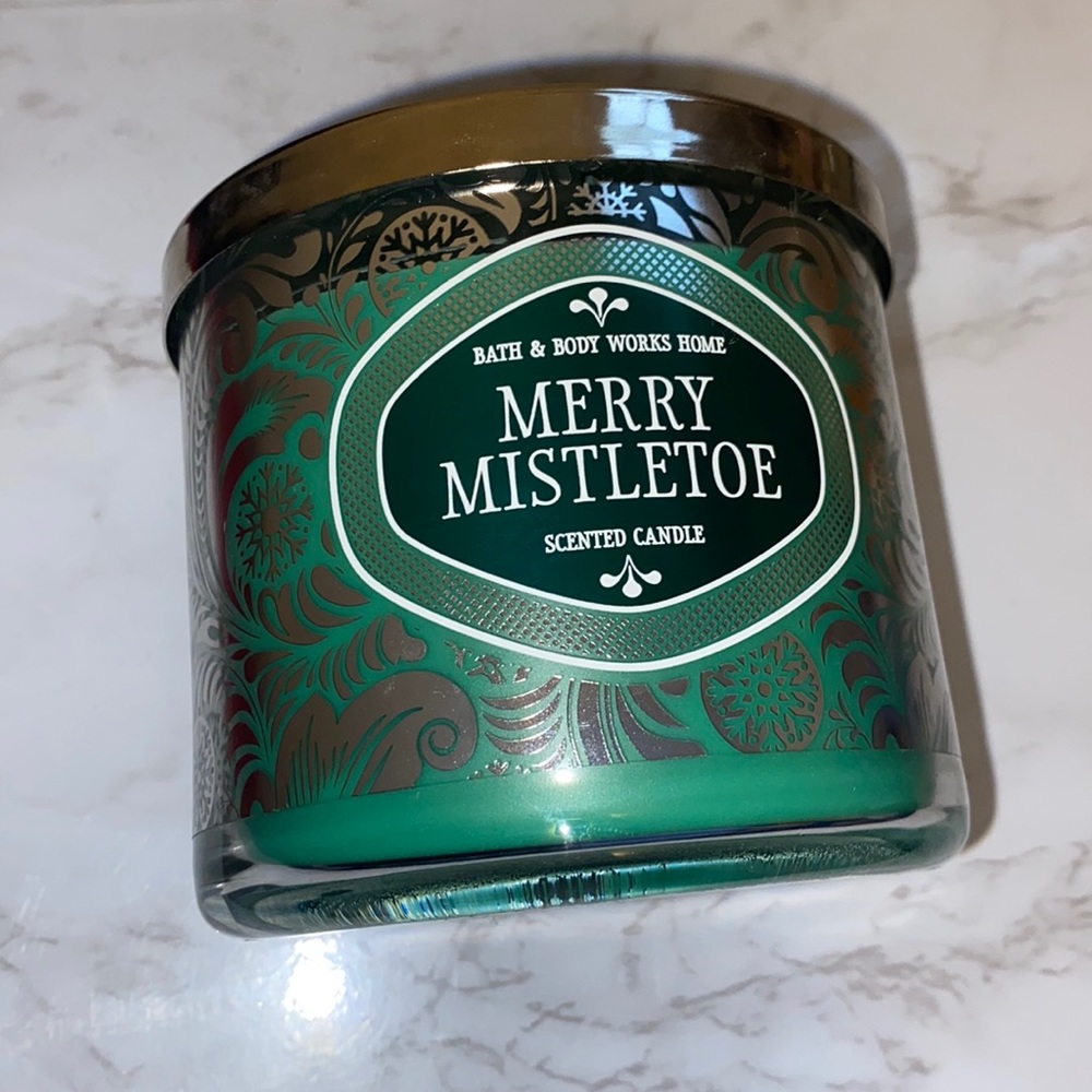 MERRY MISTLETOE CANDLE - BATH & BODY WORKS